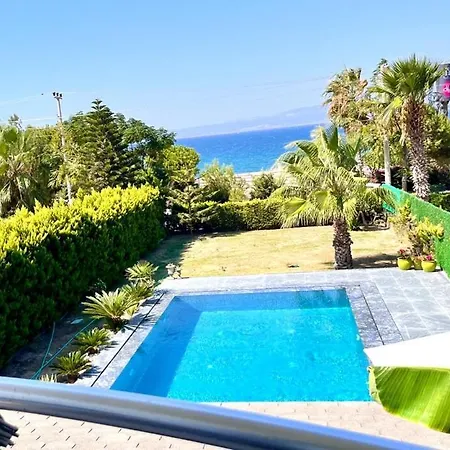 Sea Front Private With Salt Pool Cesme