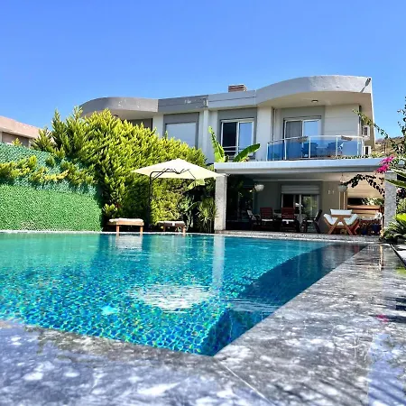 Villa Sea Front Private With Salt Pool *