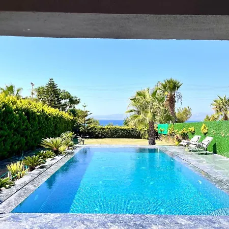 Villa Sea Front Private With Salt Pool