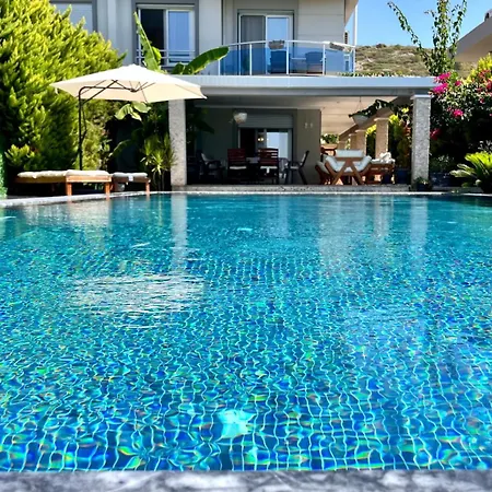 Villa Sea Front Private With Salt Pool