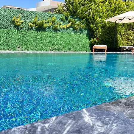 Sea Front Private With Salt Pool *