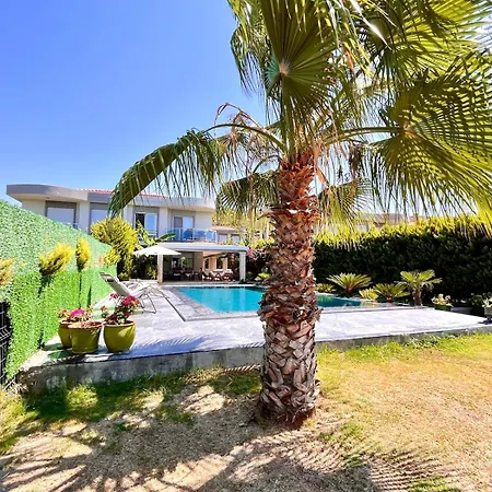 Sea Front Private With Salt Pool Villa Cesme