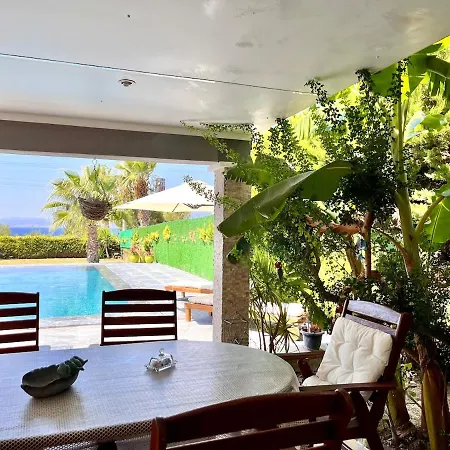 Villa Sea Front Private With Salt Pool